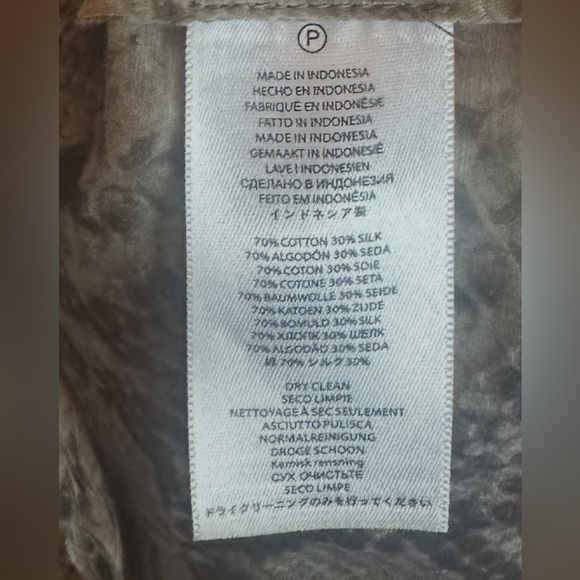 Michael Kors Button Up Shirt Size 12 Gray Black Animal Print Band Collar - Picture 11 of 13